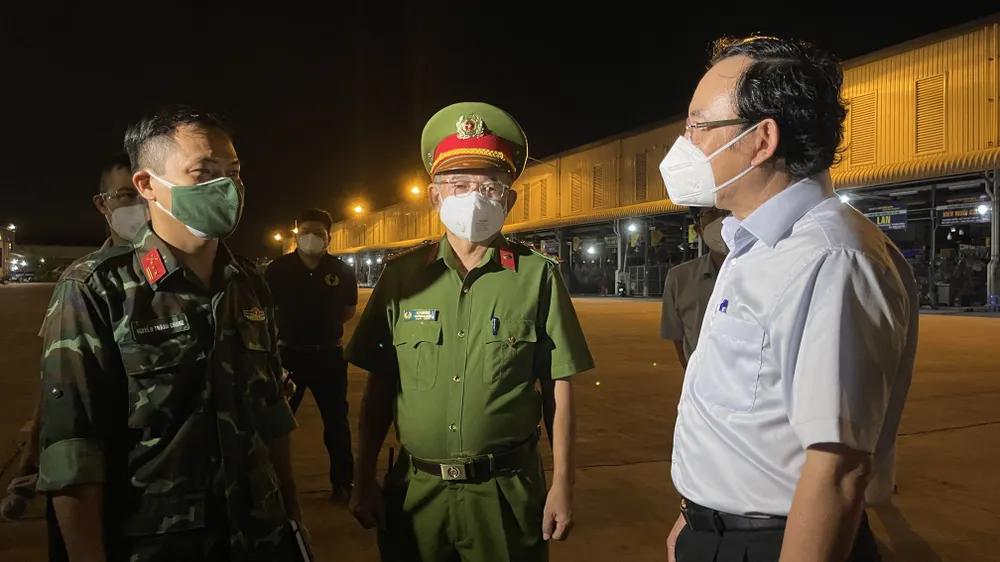 Không để dịch vụ nào “ăn theo” khi mở lại điểm tập kết, trung chuyển hàng hóa tại chợ Bình Điền ảnh 3