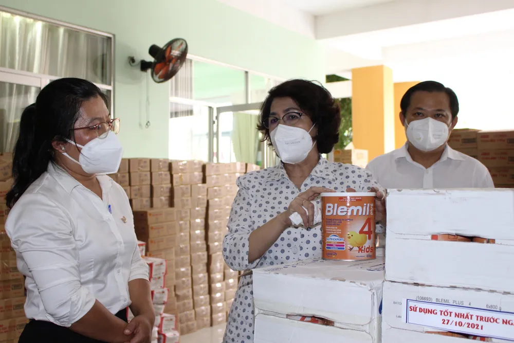 Chủ tịch Ủy ban MTTQ Việt Nam TPHCM thăm người cao tuổi, trẻ mồ côi ở huyện Bình Chánh ảnh 1