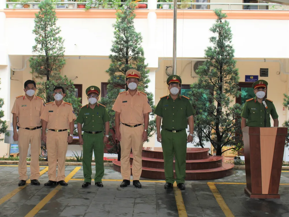 Công an TPHCM đồng loạt ra quân tuần tra, kiểm soát lưu động trong trạng thái “bình thường mới“ ảnh 11