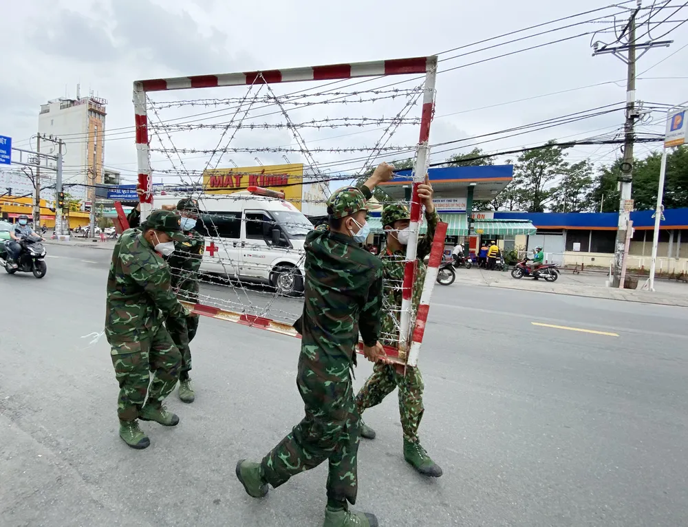 TPHCM gỡ bỏ các chốt kiểm soát nội thành, không yêu cầu giấy đi đường ảnh 1