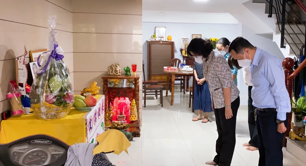 Quận 5 trao Huy hiệu Đảng cho đảng viên cao tuổi Đảng ảnh 3