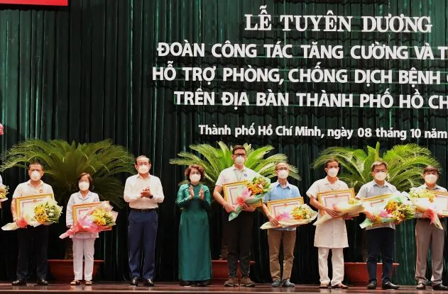 Bí thư Thành ủy TPHCM Nguyễn Văn Nên: Thay đổi cách sống cho phù hợp trong môi trường có dịch Covid-19 ảnh 3