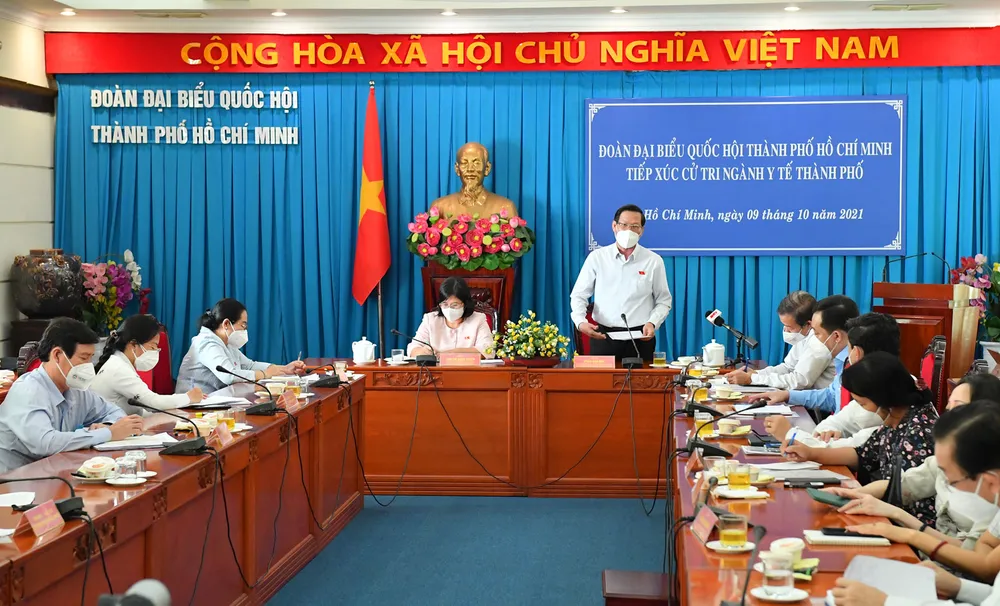 Đại biểu Quốc hội Trần Hoàng Ngân: Cần đầu tư đúng tầm và đãi ngộ thỏa đáng cho ngành y tế ảnh 3