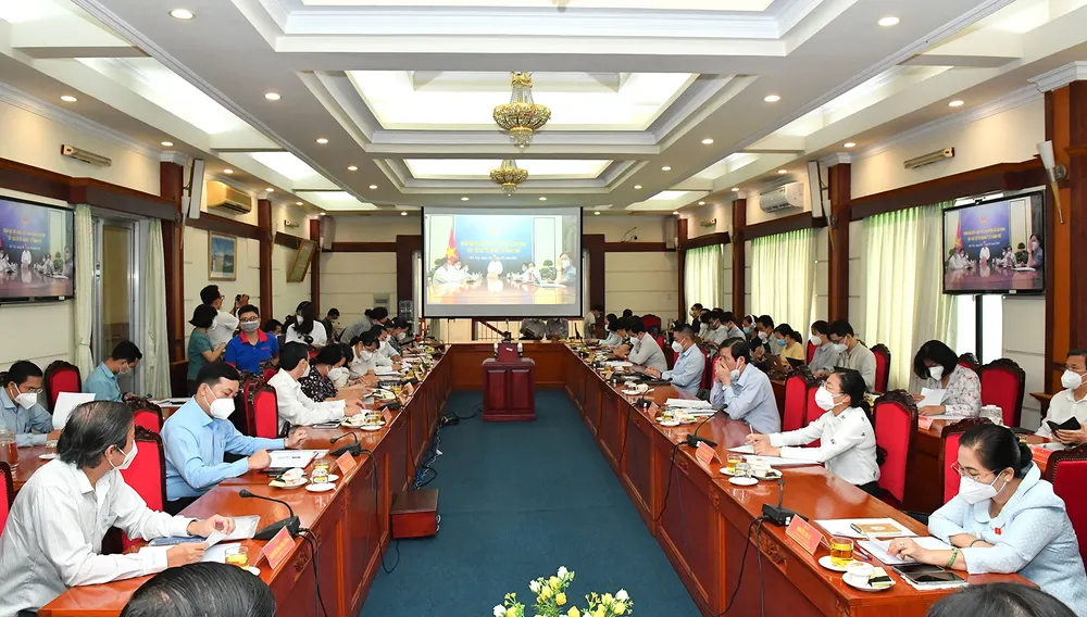 Đại biểu Quốc hội Trần Hoàng Ngân: Cần đầu tư đúng tầm và đãi ngộ thỏa đáng cho ngành y tế ảnh 2