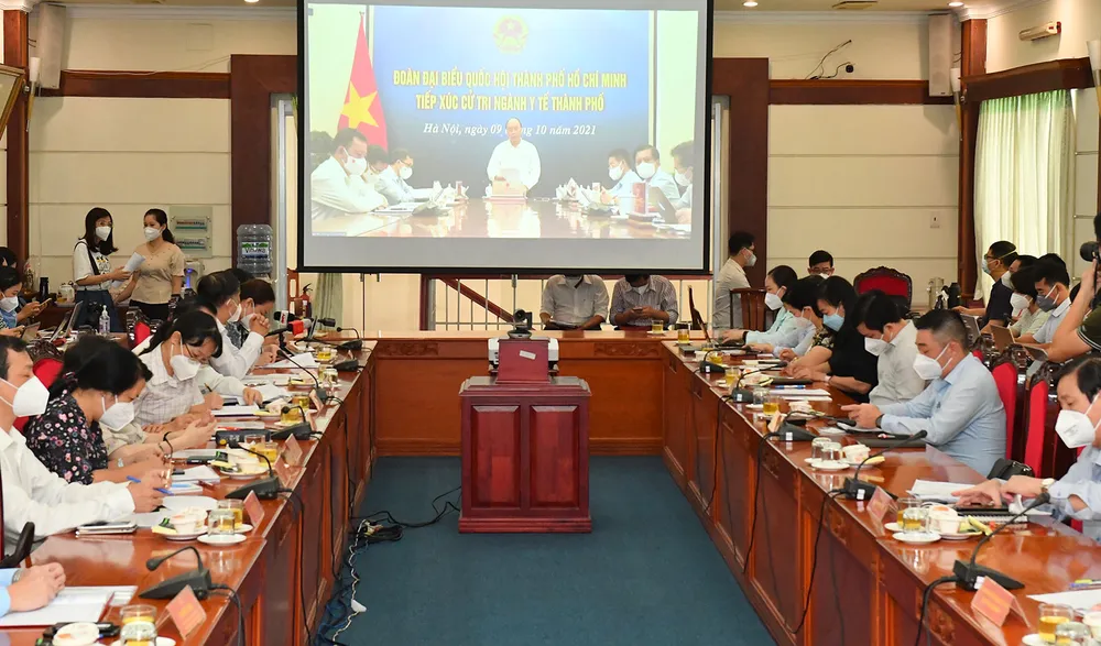 Chủ tịch nước Nguyễn Xuân Phúc: Các chiến sĩ áo trắng là anh hùng thầm lặng ảnh 3