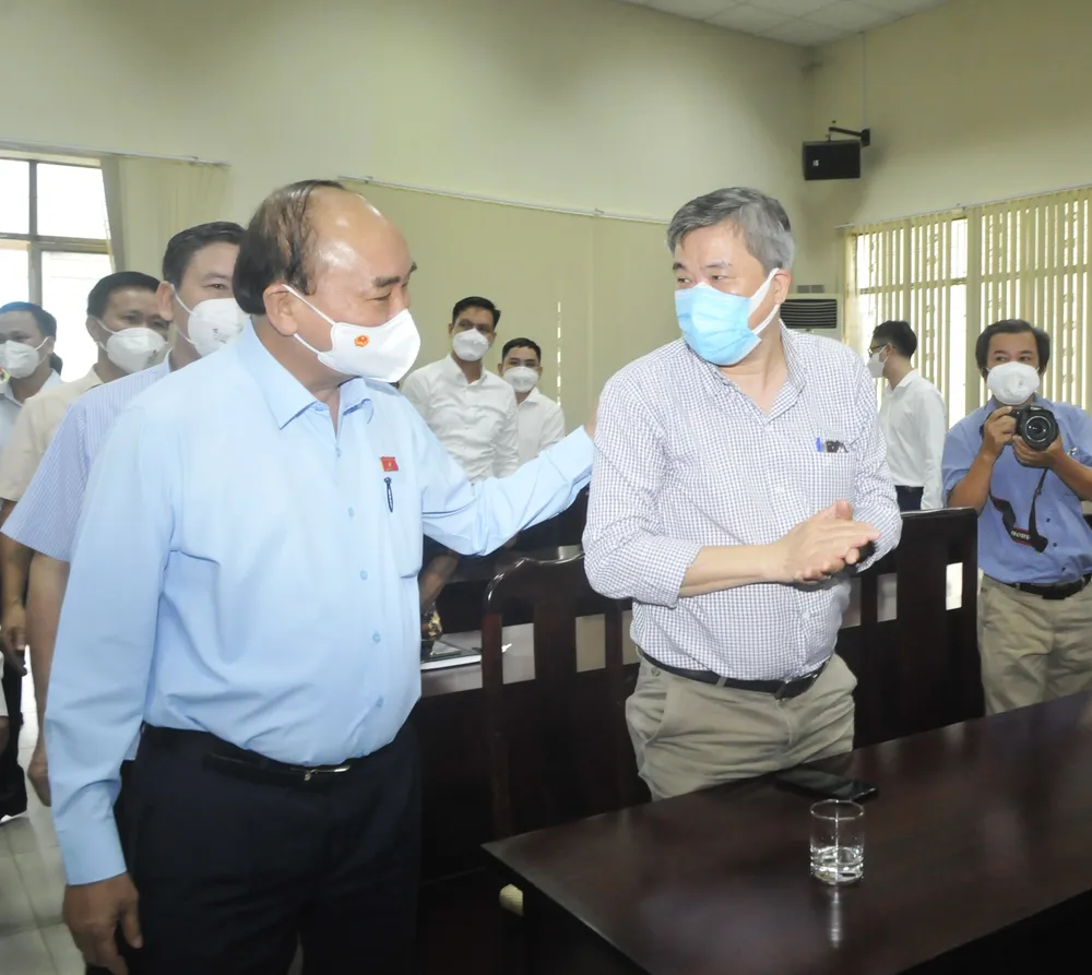 Chủ tịch nước Nguyễn Xuân Phúc gợi mở cách kiểm soát dịch và phát triển kinh tế cho TPHCM ảnh 10