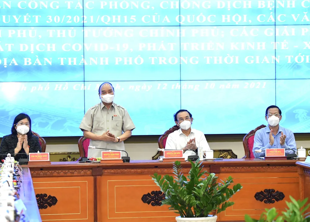 Chủ tịch nước Nguyễn Xuân Phúc gợi mở cách kiểm soát dịch và phát triển kinh tế cho TPHCM ảnh 2