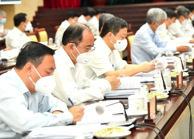 Phó Chủ tịch UBND TPHCM Lê Hòa Bình: Tình hình kinh tế TPHCM dần được cải thiện ảnh 2