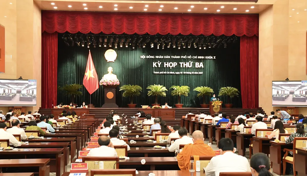 Phó Chủ tịch UBND TPHCM Lê Hòa Bình: Tập trung giải quyết dứt điểm tồn tại ở Thủ Thiêm ảnh 1