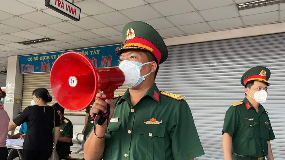 Bộ Tư lệnh TPHCM phối hợp đưa gần 500 người dân về các tỉnh miền Tây ảnh 3