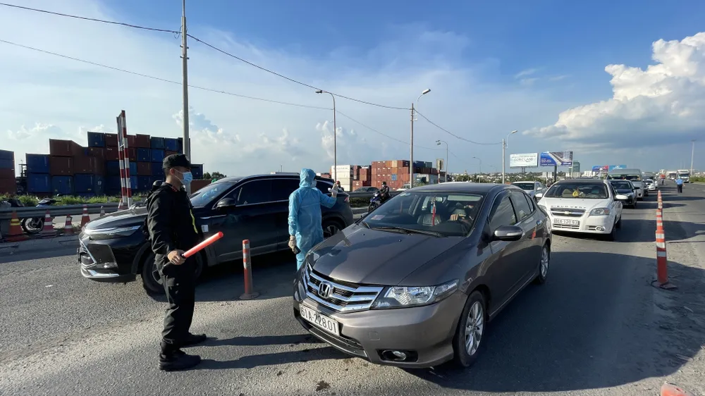 TPHCM tạm ngưng các chốt kiểm soát dịch ở cửa ngõ ảnh 1