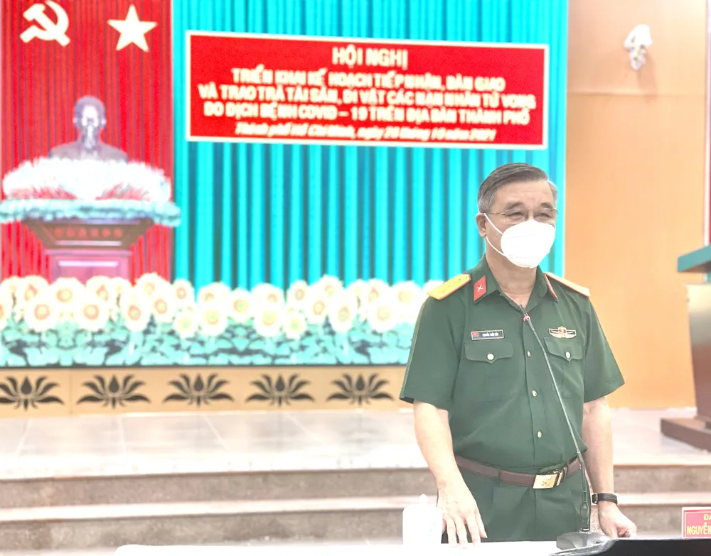 Bộ Tư lệnh TPHCM bàn giao tài sản, di vật của người mất vì dịch Covid-19 cho thân nhân ảnh 1