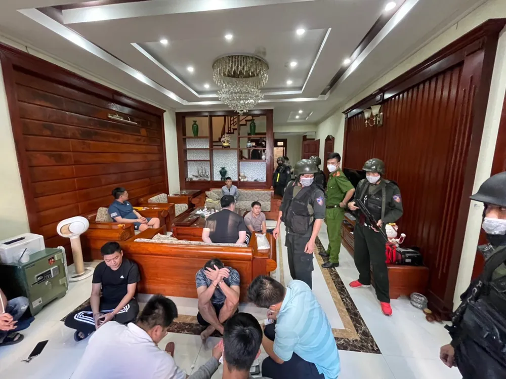 Triệt phá đường dây cờ bạc qua mạng gần 14.000 tỷ đồng ảnh 2