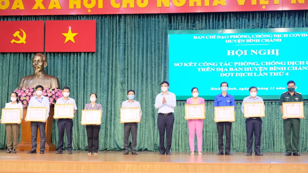 Phó Chủ tịch UBND TPHCM Lê Hòa Bình: Huyện Bình Chánh tuyệt đối không chủ quan, lơ là trước dịch Covid-19 ảnh 3