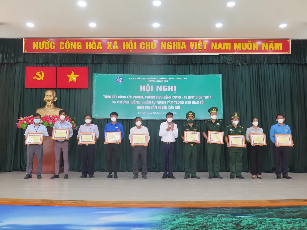 Bí thư huyện Hóc Môn: Nhiệm vụ bảo vệ thành quả chống dịch Covid-19 hết sức nặng nề ảnh 5