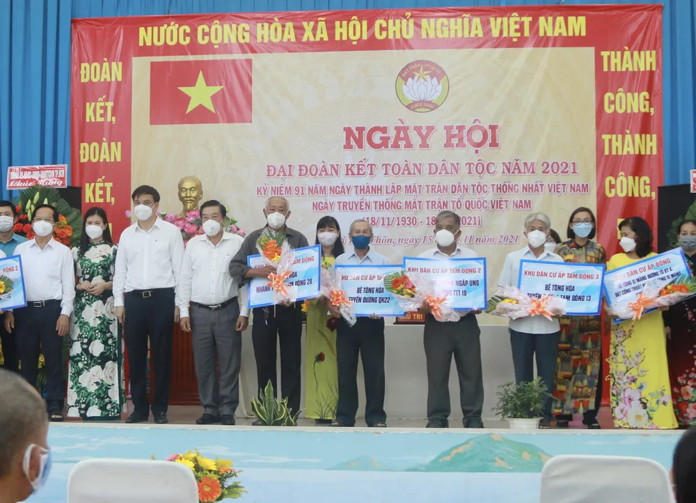 Phó Chủ tịch UBND TPHCM Lê Hòa Bình: Không vì đã tiêm vaccine mà chủ quan, lơ là ảnh 1