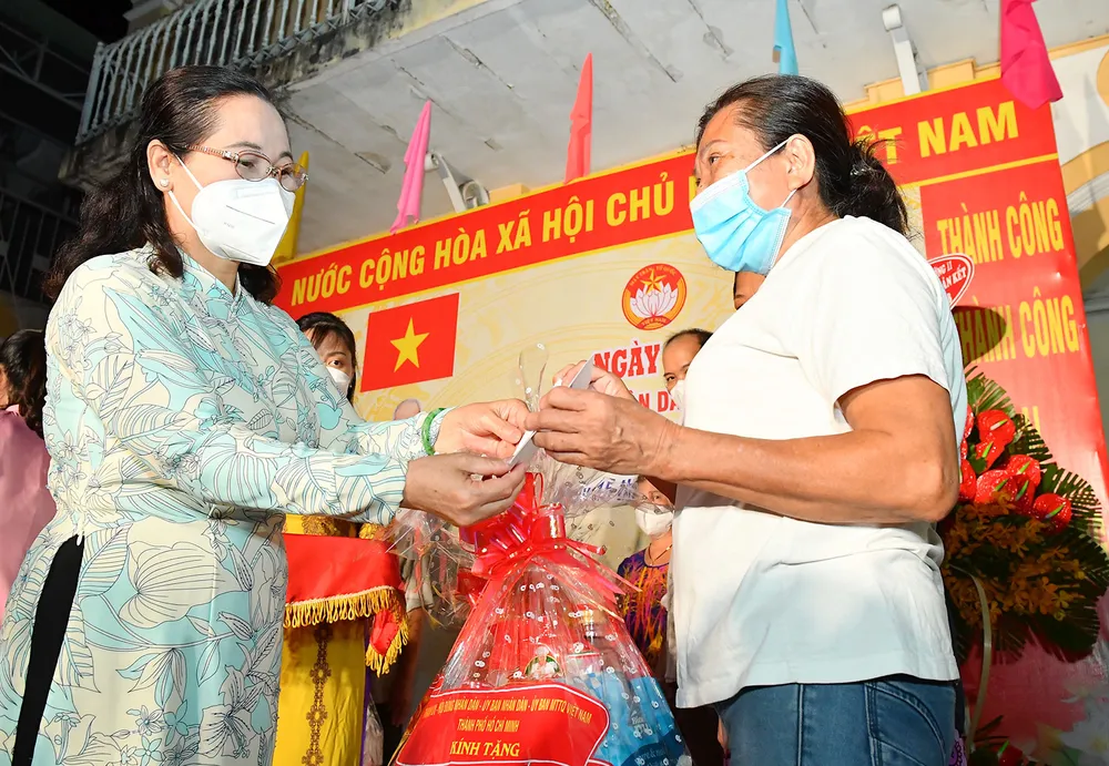 Chủ tịch HĐND TPHCM Nguyễn Thị Lệ: Kịp thời giải quyết các kiến nghị của người dân về gói hỗ trợ ảnh 4