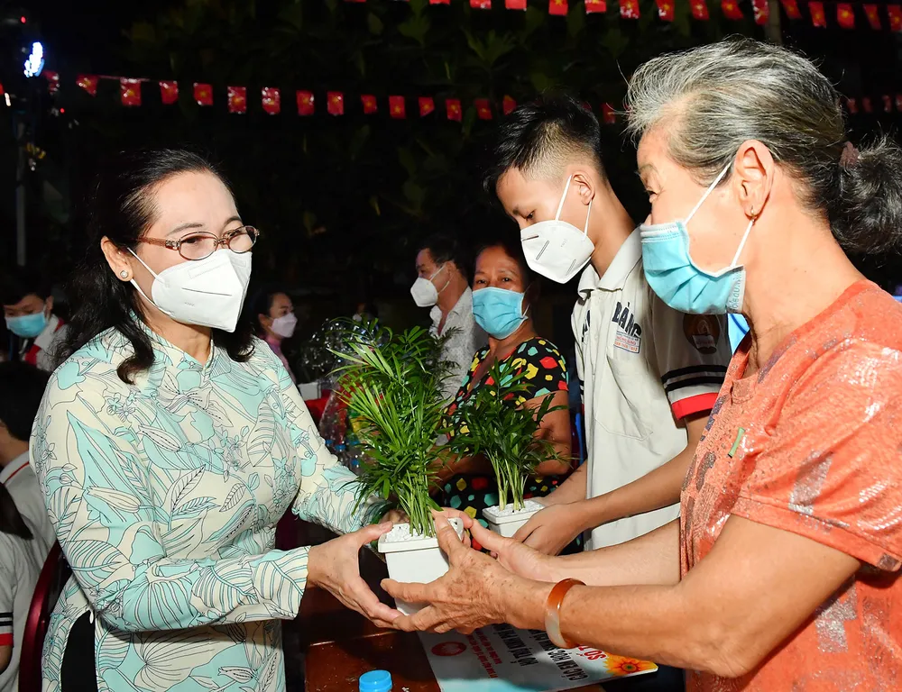 Chủ tịch HĐND TPHCM Nguyễn Thị Lệ: Kịp thời giải quyết các kiến nghị của người dân về gói hỗ trợ ảnh 2