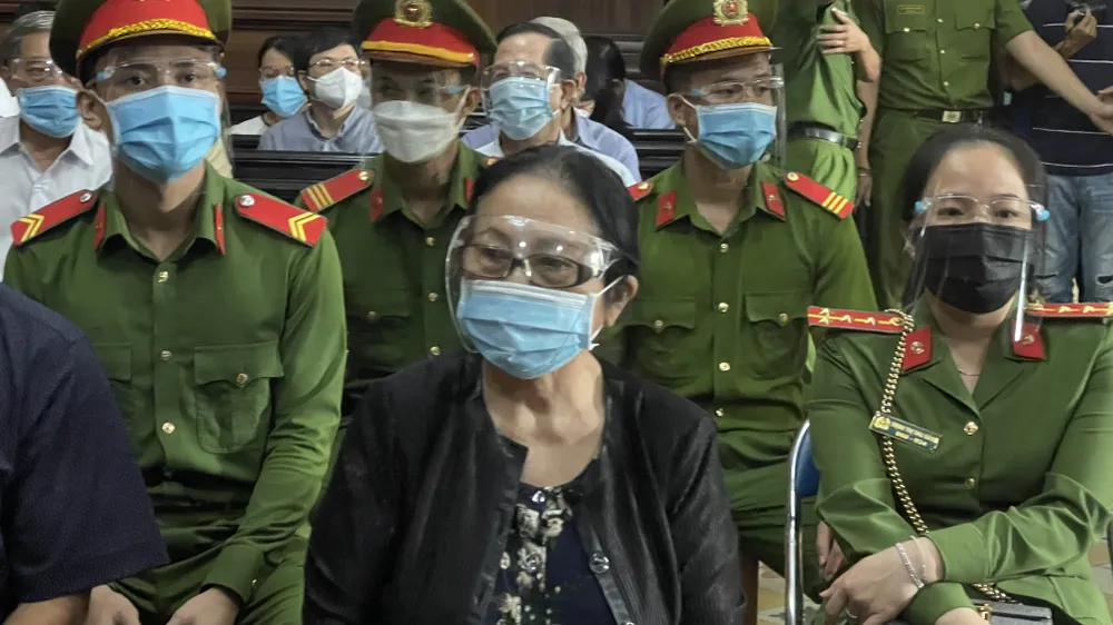 Nữ đại gia Dương Thị Bạch Diệp hầu tòa ảnh 2