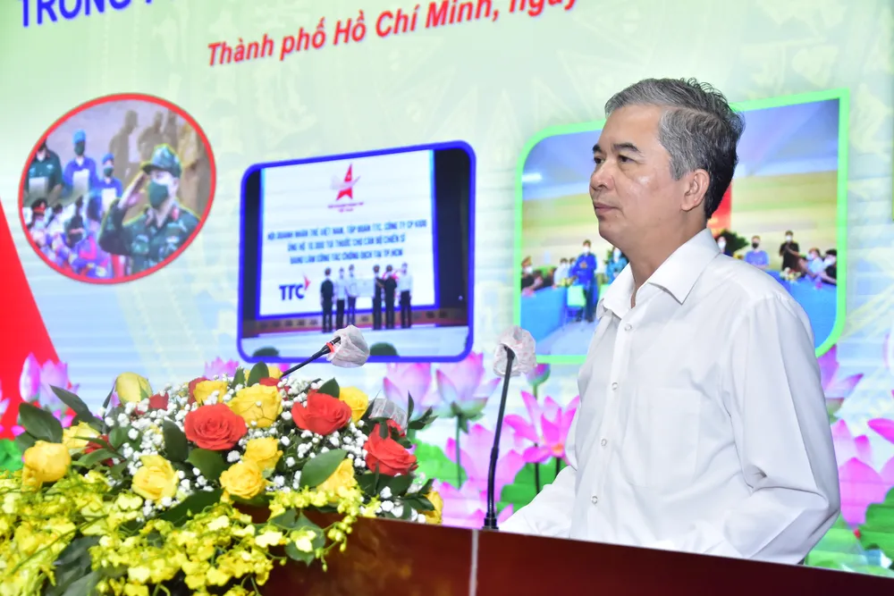 Bộ Tư lệnh TPHCM tri ân tập thể, cá nhân đồng hành giúp dân trong đại dịch ảnh 2