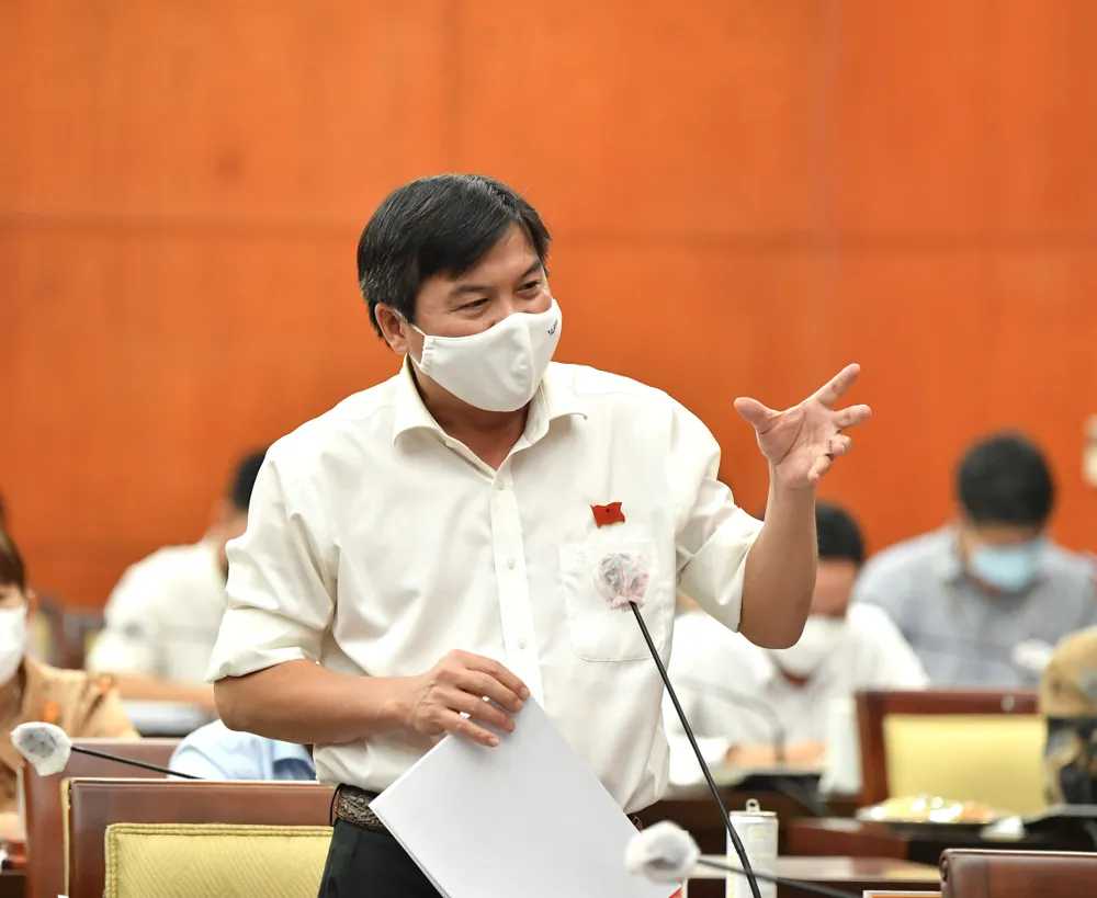 Đại biểu HĐND TPHCM đề nghị tăng biên chế đội ngũ y tế cơ sở theo quy mô dân số ảnh 1