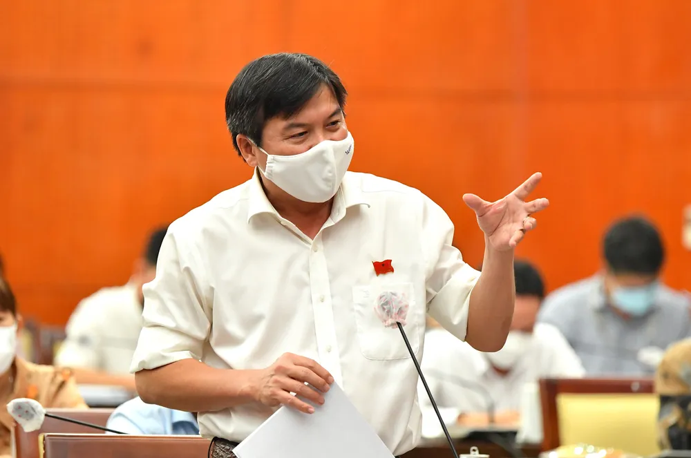 Chủ tịch UBND TPHCM Phan Văn Mãi: Trước mắt thí điểm học trực tiếp đối với lớp 9 và 12 ảnh 1