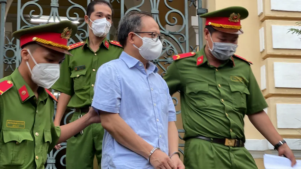 Bị cáo Tề Trí Dũng khai nhận tiền “thù lao, khen thưởng” đi làm từ thiện ảnh 3