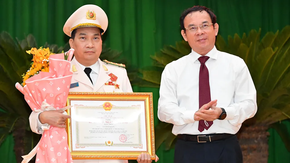 Xây dựng đội ngũ cán bộ, chiến sĩ Công an nhân dân xứng đáng với niềm tin yêu của nhân dân ảnh 5