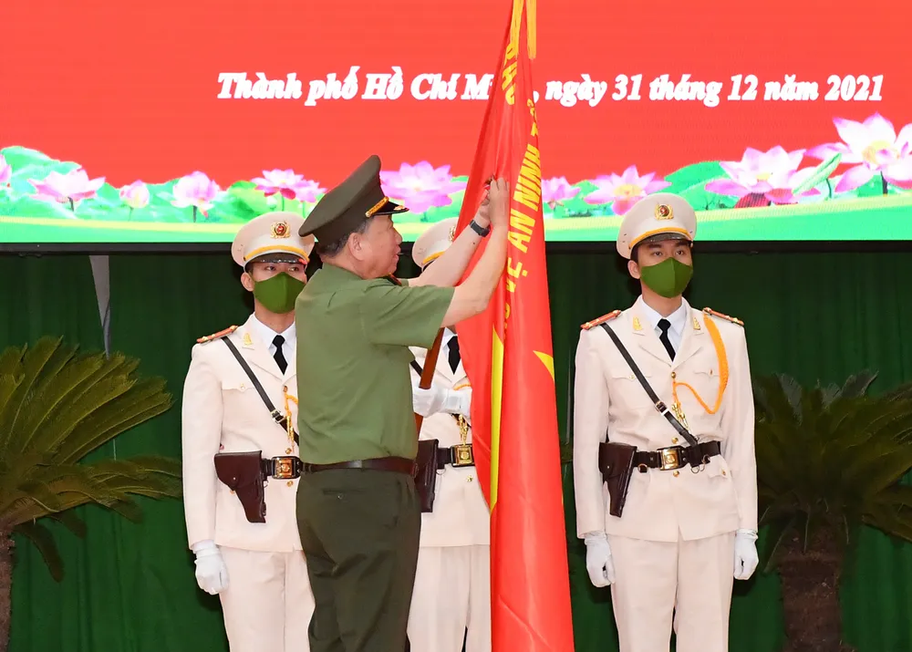 Xây dựng đội ngũ cán bộ, chiến sĩ Công an nhân dân xứng đáng với niềm tin yêu của nhân dân ảnh 3