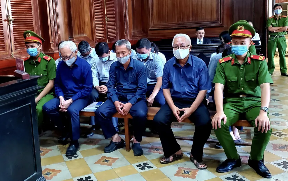 Cựu lãnh đạo Ngân hàng Đông Á tiếp tục hầu tòa trong vụ thất thoát 8.800 tỷ đồng ảnh 1