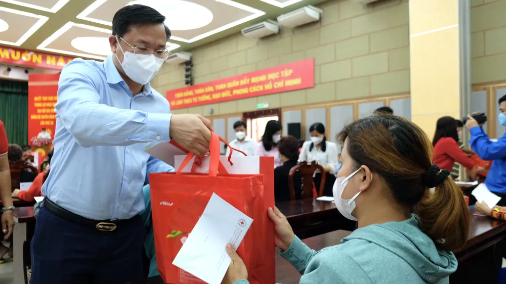  Quan tâm chăm lo các em mồ côi, người già yếu để mọi người đều có tết ảnh 5