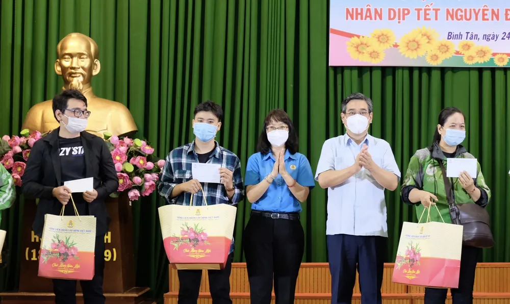  Quan tâm chăm lo các em mồ côi, người già yếu để mọi người đều có tết ảnh 1