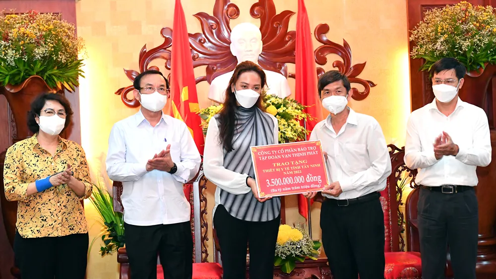 Bí thư Thành ủy TPHCM Nguyễn Văn Nên tặng quà đồng bào khó khăn, dân tộc thiểu số ở Tây Ninh ảnh 4