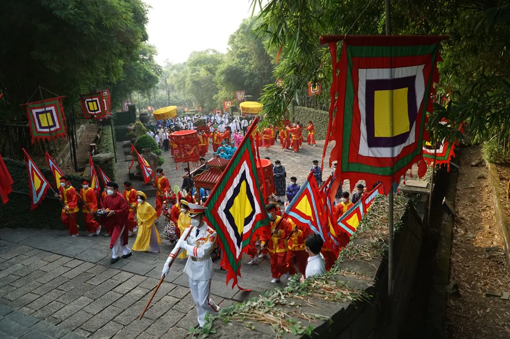 Lãnh đạo TPHCM dâng hương, dâng hoa tưởng niệm các anh hùng liệt sĩ nhân dịp Tết Nhâm Dần 2022 ảnh 7