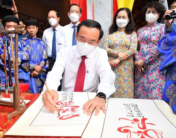 Lãnh đạo TPHCM dự Lễ Khai hạ - Cầu an tại Lăng Ông Bà Chiểu ảnh 5