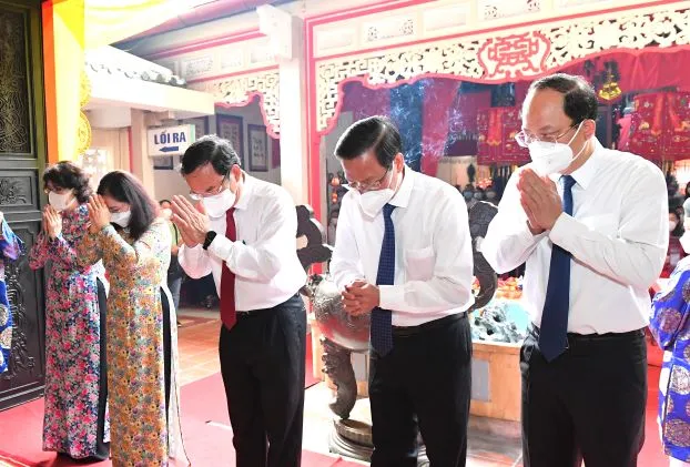 Lãnh đạo TPHCM dự Lễ Khai hạ - Cầu an tại Lăng Ông Bà Chiểu ảnh 3