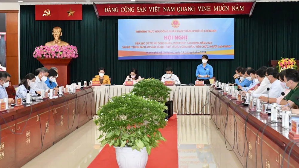 Cử tri công nhân trải lòng về nhà ở với lãnh đạo HĐND TPHCM ảnh 4