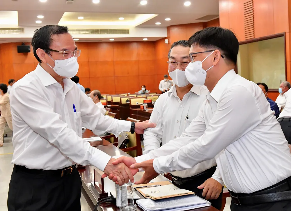 Hội nghị Thành ủy TPHCM khóa XI lần thứ 13: Thảo luận kinh tế - xã hội và công tác cán bộ ảnh 1