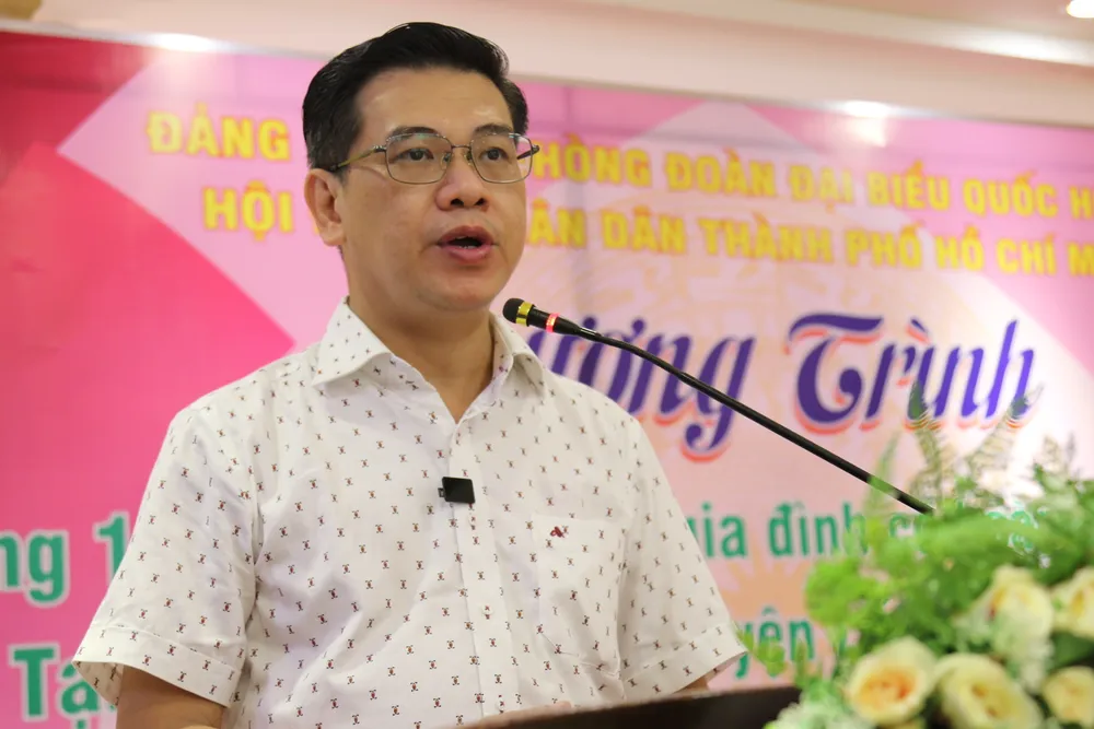 Văn phòng Đoàn ĐBQH và HĐND TPHCM trao 100 phần quà cho người dân khó khăn ở tỉnh Đồng Tháp ảnh 1