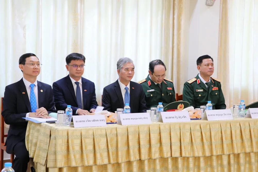 Đoàn đại biểu cấp cao TPHCM thăm trường PTTH Hữu nghị Viêng Chăn - TPHCM ảnh 3