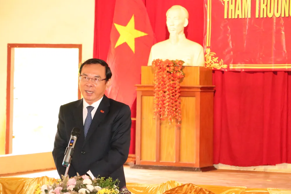 Bí thư Thành ủy TPHCM Nguyễn Văn Nên thăm thầy cô, học sinh Trường Tiểu học Hữu nghị tại tỉnh Champasak ảnh 3