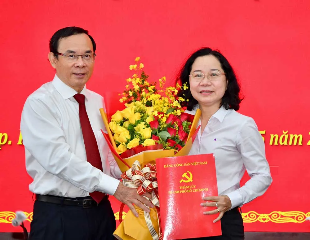 Phó Chánh Văn phòng Thành ủy TPHCM giữ chức Bí thư Quận ủy quận 4 ảnh 2