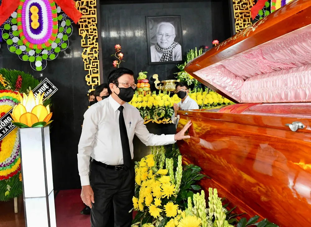Lãnh đạo, nguyên lãnh đạo Đảng, Nhà nước viếng cô Bảy Huệ ảnh 5