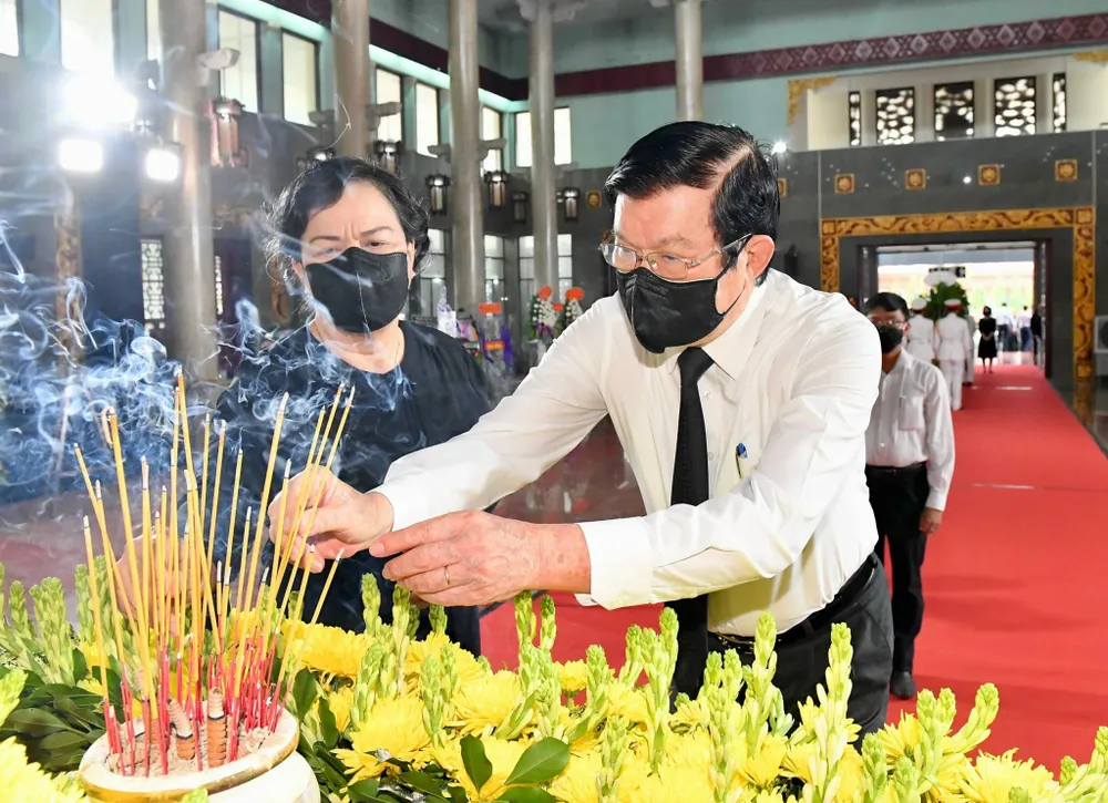 Lãnh đạo, nguyên lãnh đạo Đảng, Nhà nước viếng cô Bảy Huệ ảnh 4