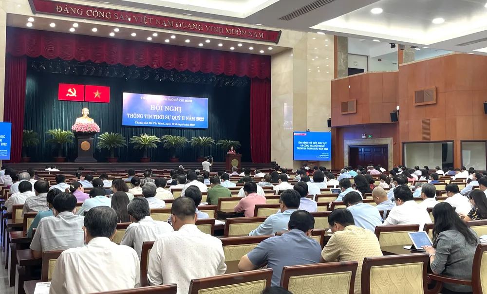 Thành ủy TPHCM tổ chức hội nghị thông tin thời sự đến cán bộ chủ chốt ảnh 1