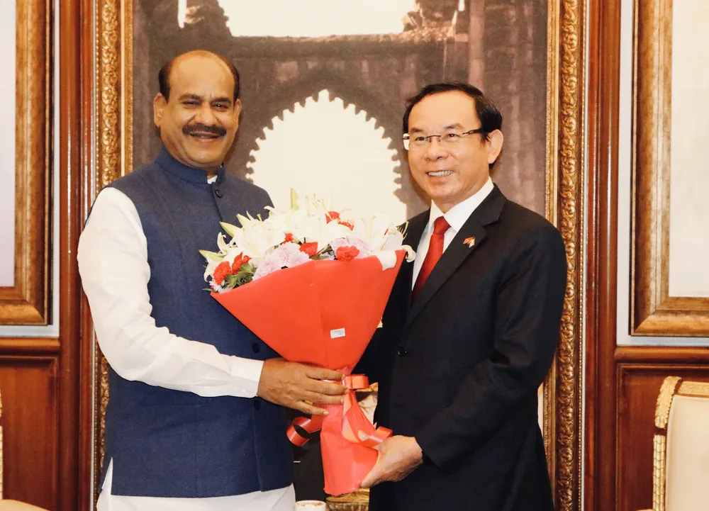 Chủ tịch Hạ viện Ấn Độ và Tổng Bí thư Đảng Cộng sản Ấn Độ tiếp đồng chí Nguyễn Văn Nên ảnh 1