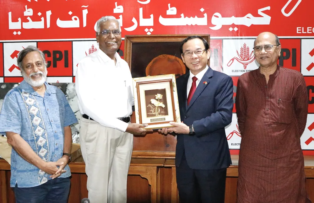 Chủ tịch Hạ viện Ấn Độ và Tổng Bí thư Đảng Cộng sản Ấn Độ tiếp đồng chí Nguyễn Văn Nên ảnh 6