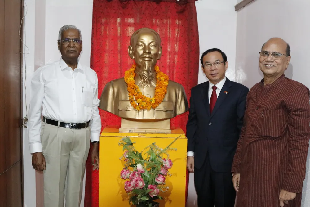 Chủ tịch Hạ viện Ấn Độ và Tổng Bí thư Đảng Cộng sản Ấn Độ tiếp đồng chí Nguyễn Văn Nên ảnh 5