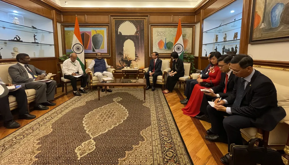 Chủ tịch Hạ viện Ấn Độ và Tổng Bí thư Đảng Cộng sản Ấn Độ tiếp đồng chí Nguyễn Văn Nên ảnh 3