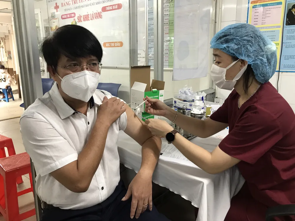 Quận 6: Tổ chức tiêm vaccine liều nhắc lại lần 2 ảnh 2